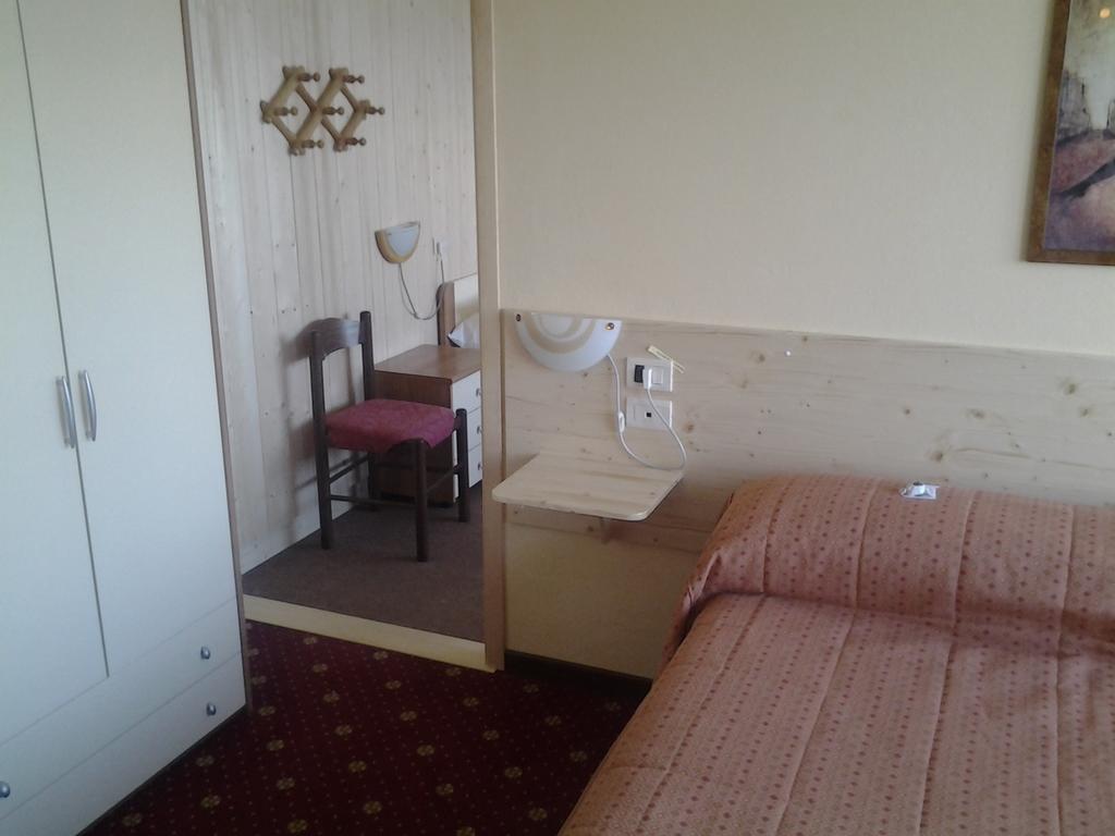 Hotel Poggio D'Oro Riva di Solto Room photo