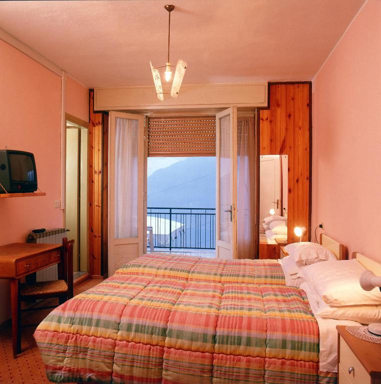 Hotel Poggio D'Oro Riva di Solto Room photo